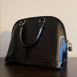 Louis Vuitton Elegant Black Handbag
